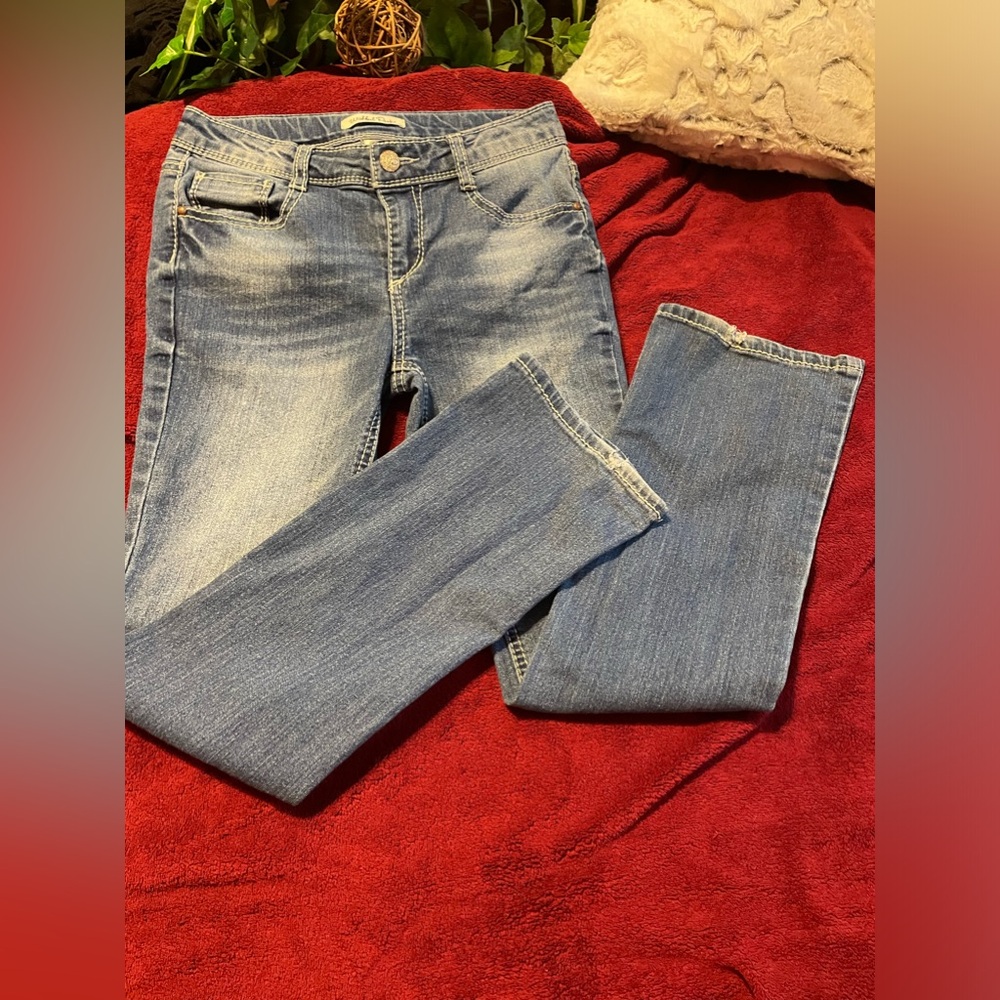 WISHFUL PARK DISTRESSED W THICK WHITE STITCHING LT DENIM JEANS SZ 12 Gently Used